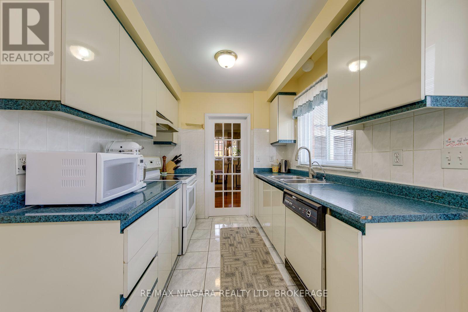 3778 Corliss Crescent, Mississauga, Ontario  L4T 2Z5 - Photo 12 - W13587826