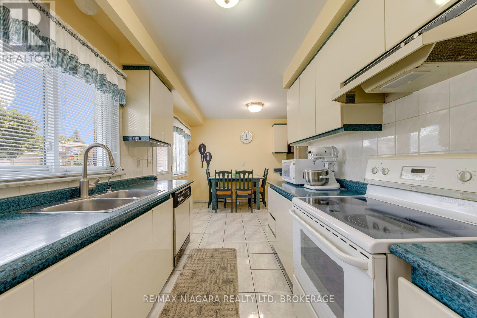 3778 Corliss Crescent, Mississauga, Ontario  L4T 2Z5 - Photo 13 - W13587826