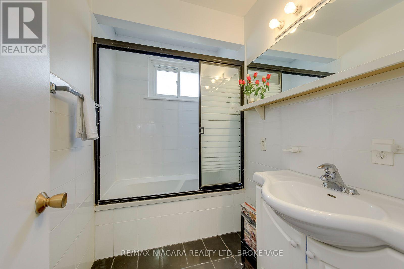 3778 Corliss Crescent, Mississauga, Ontario  L4T 2Z5 - Photo 29 - W13587826
