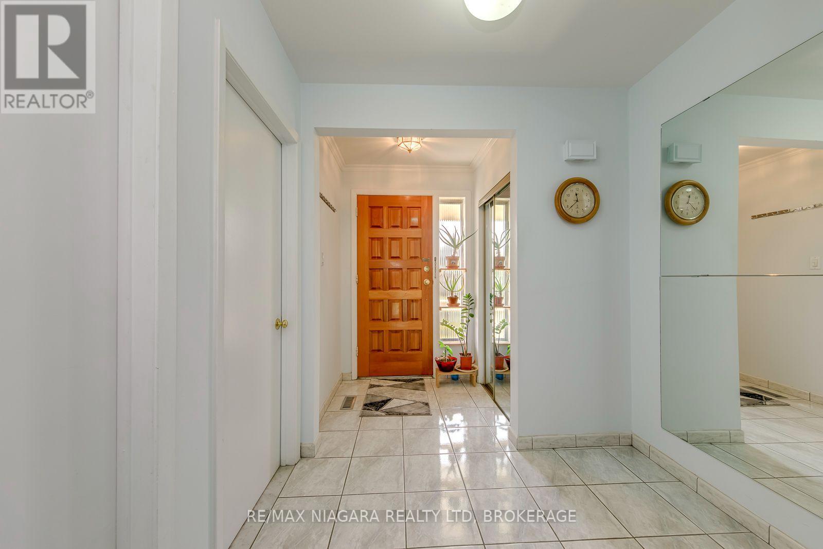 3778 Corliss Crescent, Mississauga, Ontario  L4T 2Z5 - Photo 4 - W13587826