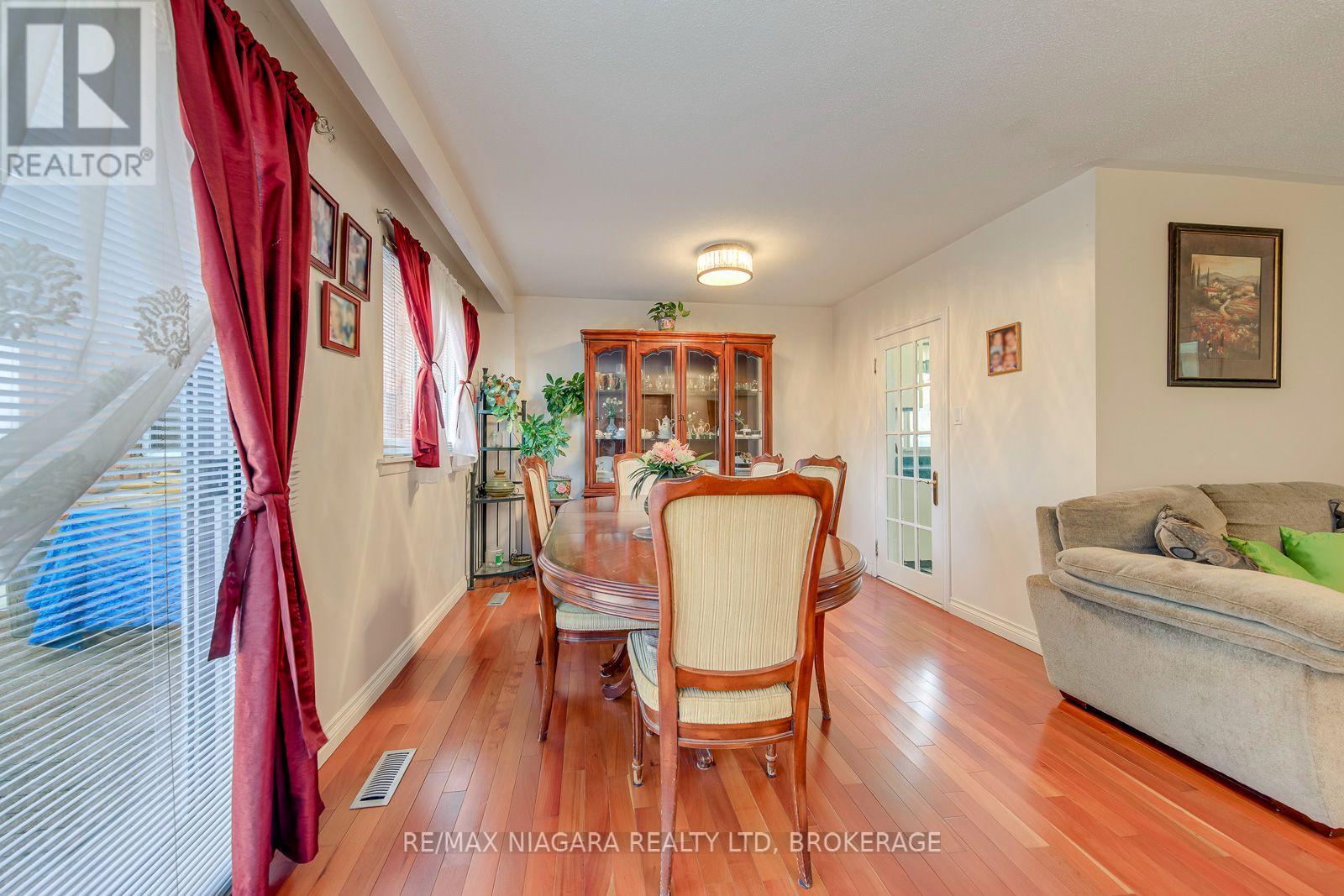 3778 Corliss Crescent, Mississauga, Ontario  L4T 2Z5 - Photo 9 - W13587826