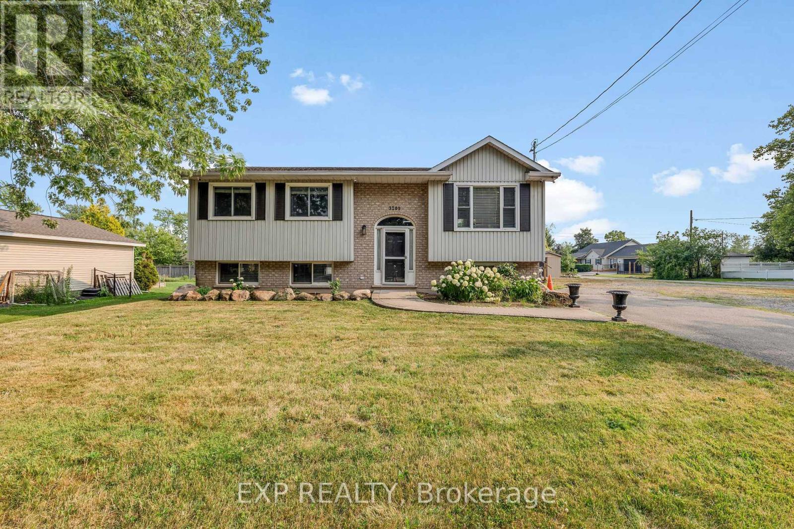 3209 Young Avenue, Fort Erie, Ontario  L0S 1N0 - Photo 2 - X13588212