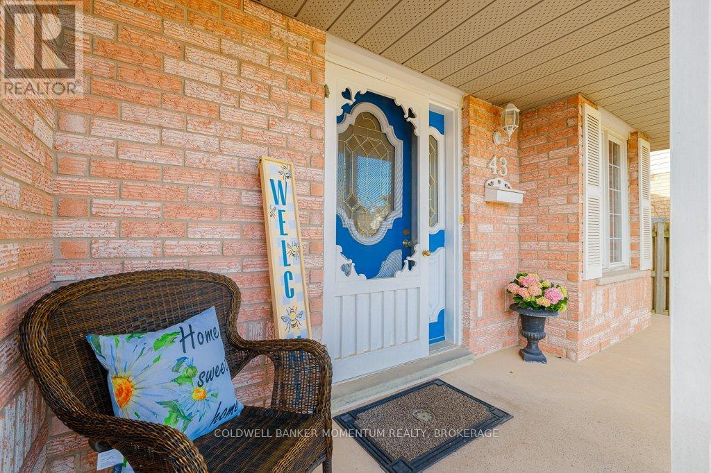 43 Silvercrest Court, Thorold, Ontario  L2V 5B4 - Photo 2 - X13589350