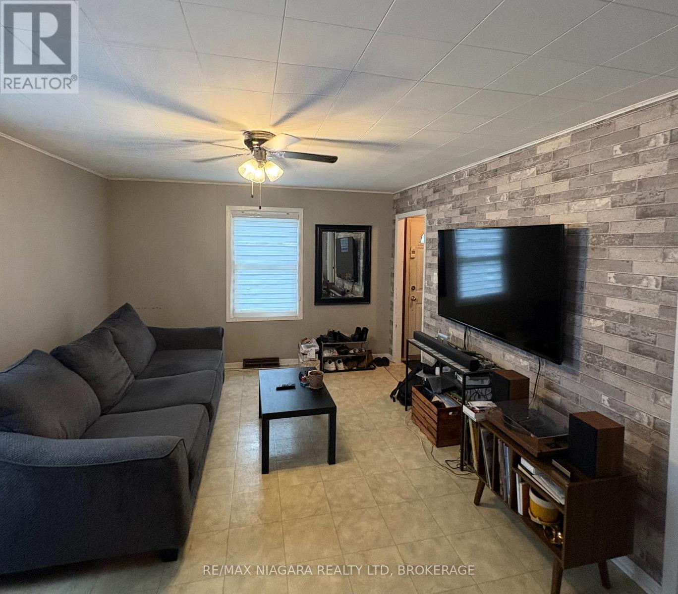 380 Corvette Street, Welland, Ontario  L3B 4S7 - Photo 2 - X13591060