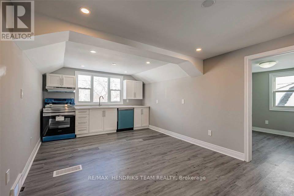UPPER FLOOR - 9 RYKERT STREET, St. Catharines, Ontario