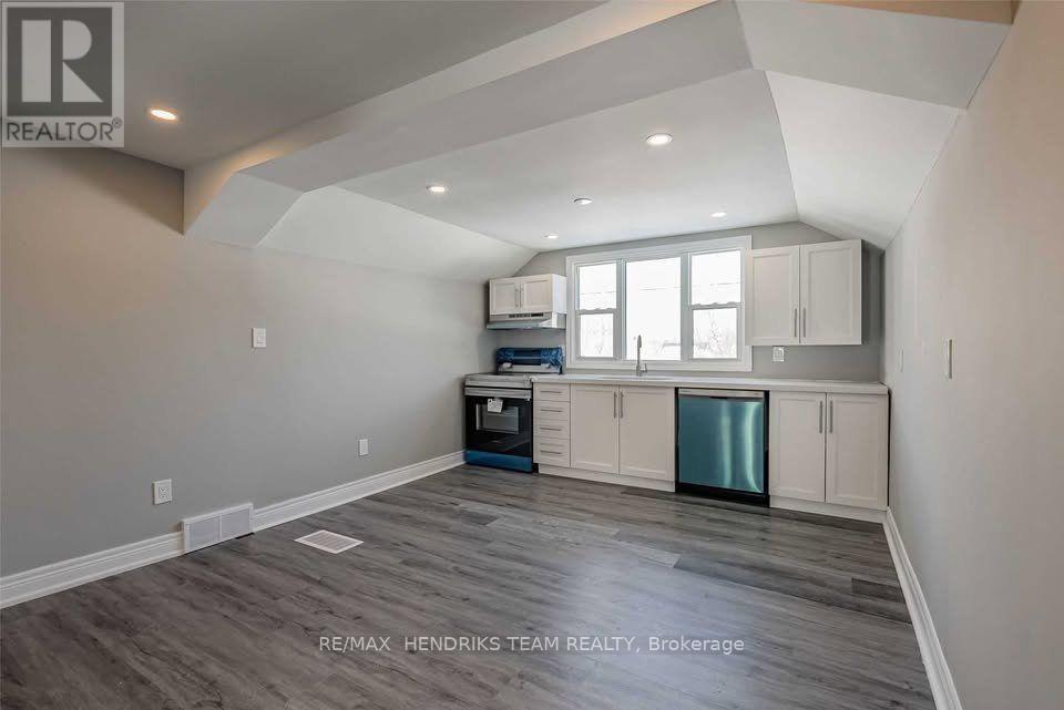Upper Floor - 9 Rykert Street, St. Catharines, Ontario  L2S 1J6 - Photo 2 - X13591106
