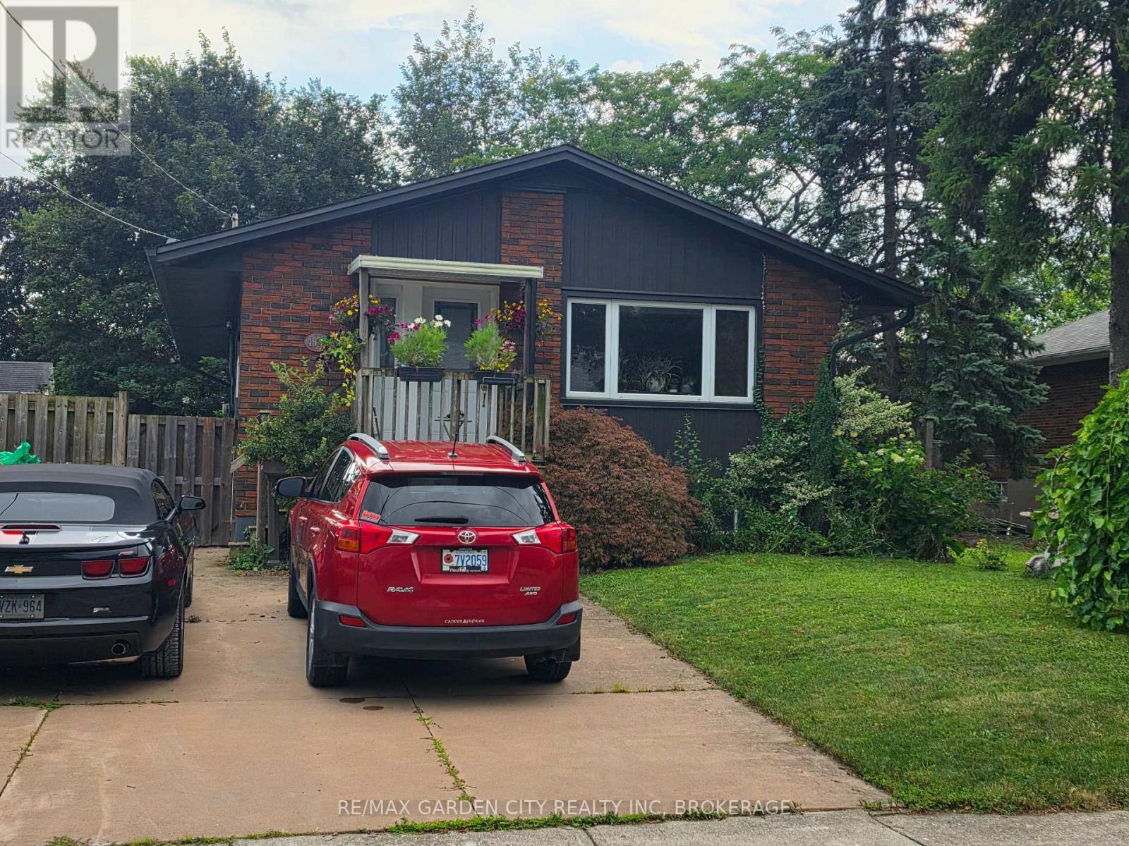 49 Ursula Avenue, St. Catharines, Ontario  L2T 1T2 - Photo 2 - X13591514