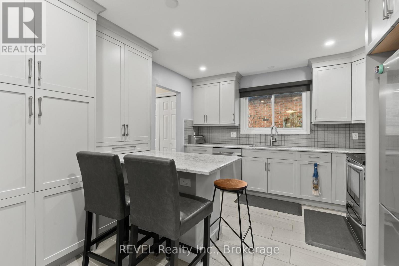 7782 Badger Road, Niagara Falls, Ontario  L2H 2J5 - Photo 11 - X13591600