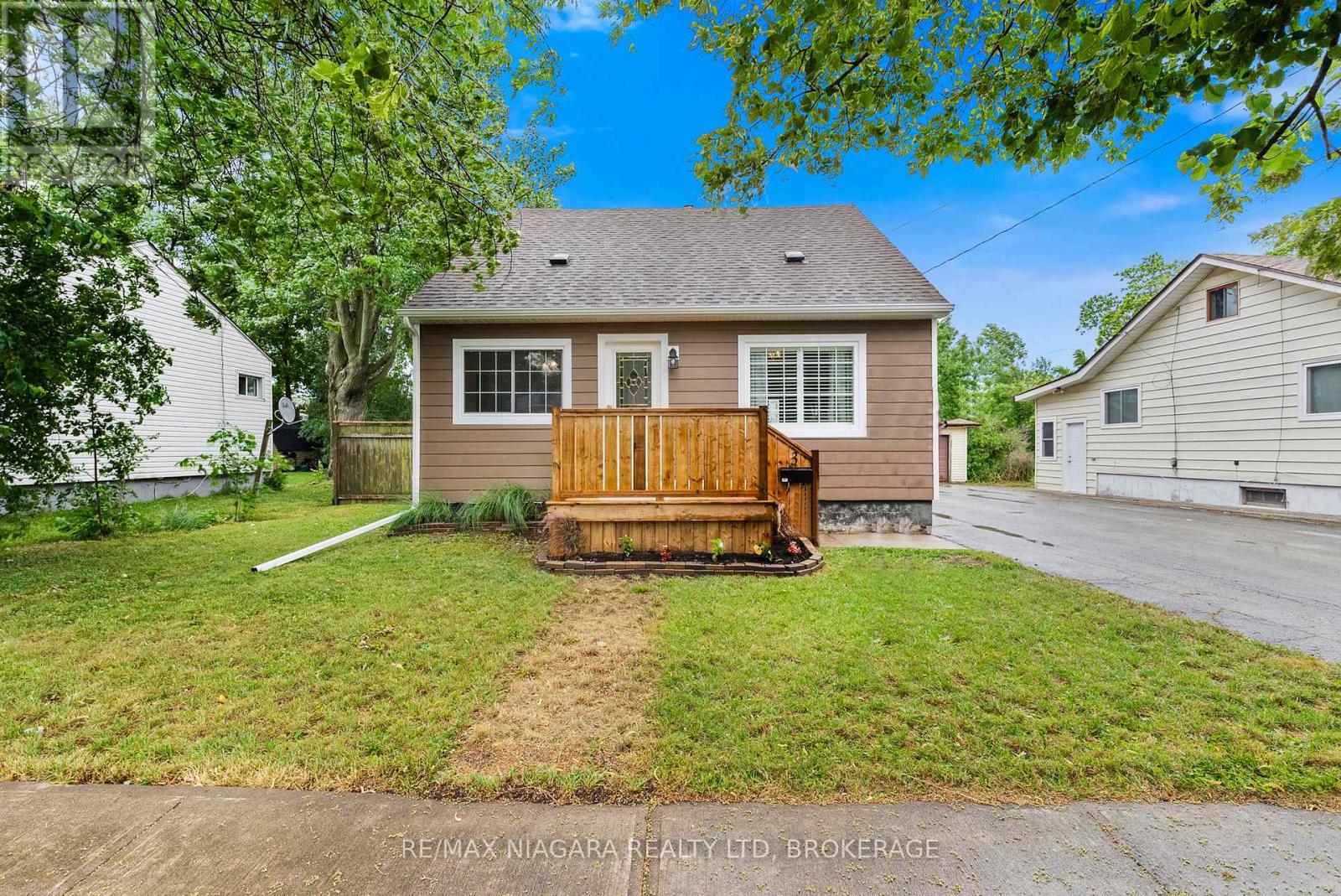 3 Osborne Street, Fort Erie, Ontario  L2A 3X8 - Photo 2 - X13591742