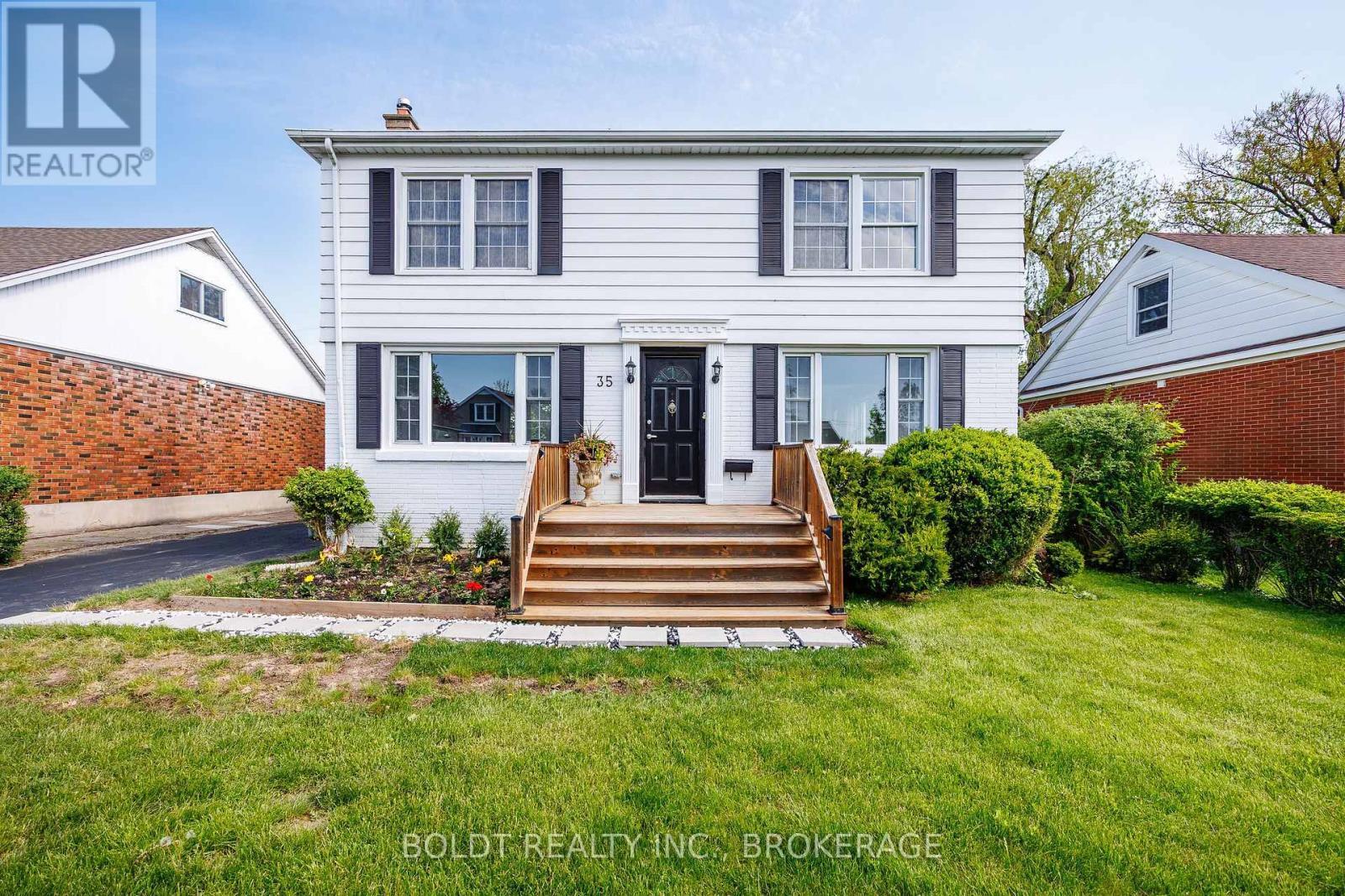 35 Rivercrest Drive, St. Catharines, Ontario  L2T 2P3 - Photo 2 - X13593176
