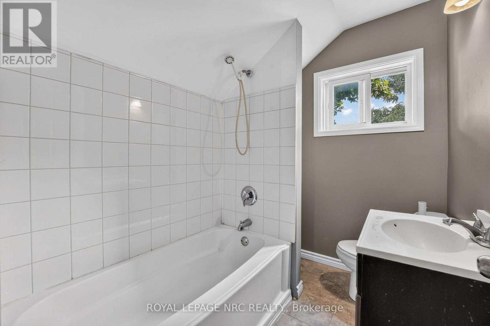 231-233 Jarvis Street, Fort Erie, Ontario  L2A 2S7 - Photo 11 - X13594460