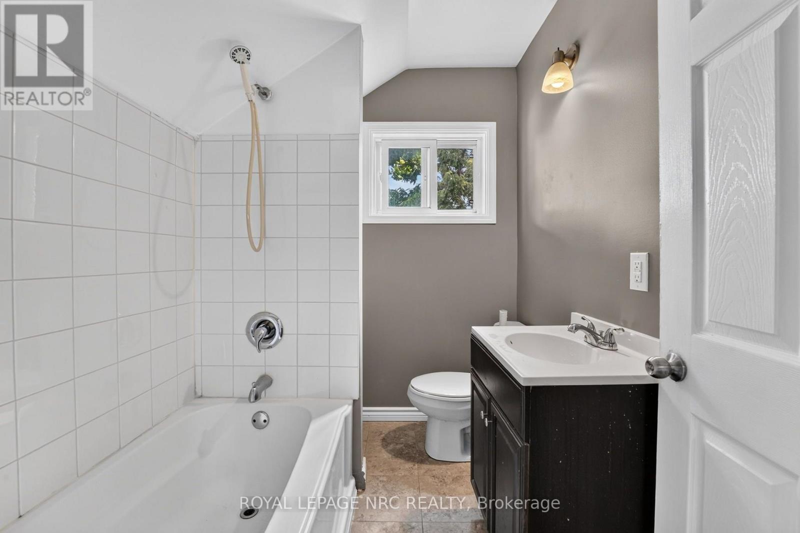 231-233 Jarvis Street, Fort Erie, Ontario  L2A 2S7 - Photo 12 - X13594460