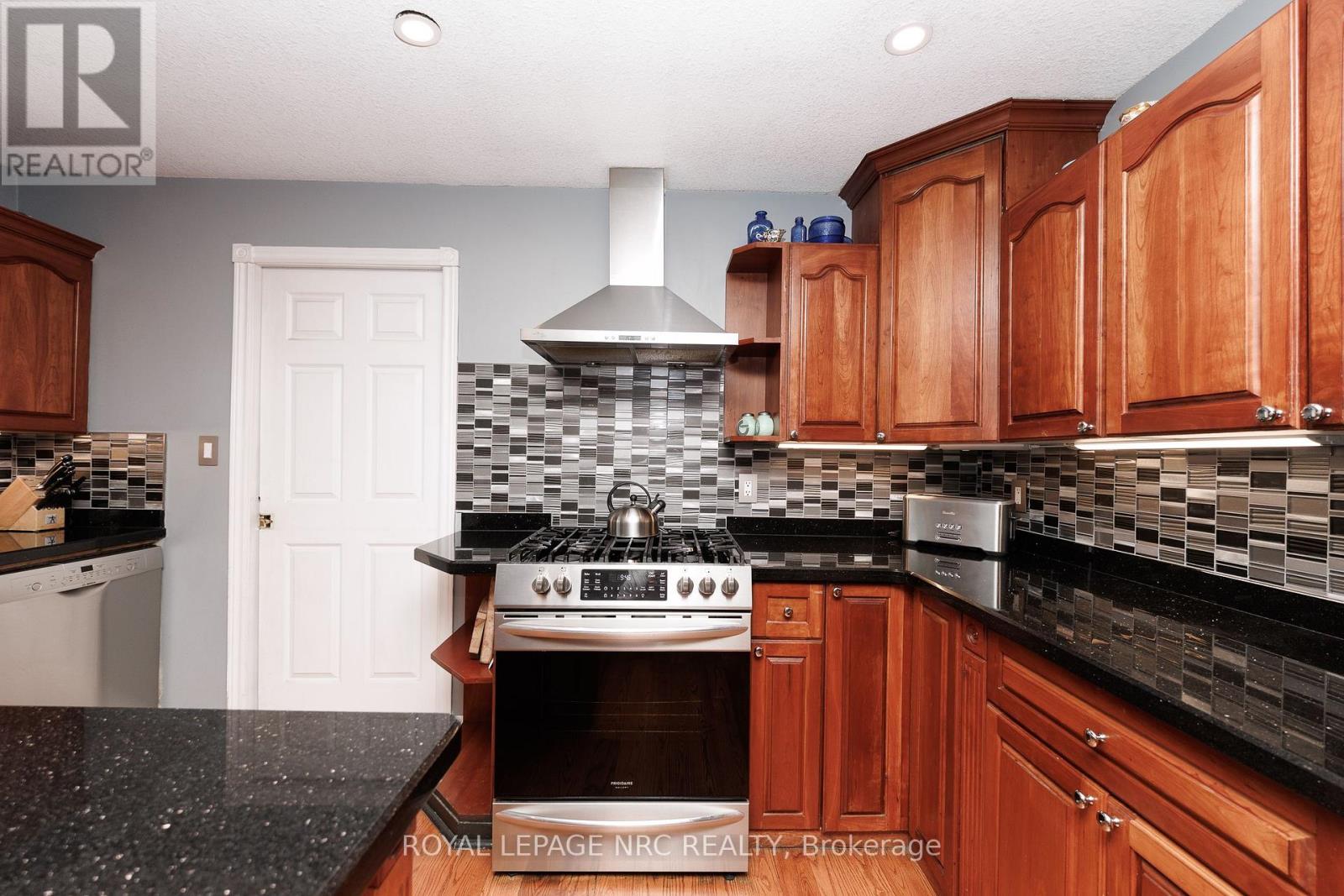646 Prospect Point Road N, Fort Erie, Ontario  L0S 1N0 - Photo 11 - X13595072
