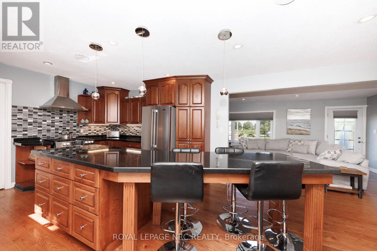 646 Prospect Point Road N, Fort Erie, Ontario  L0S 1N0 - Photo 9 - X13595072
