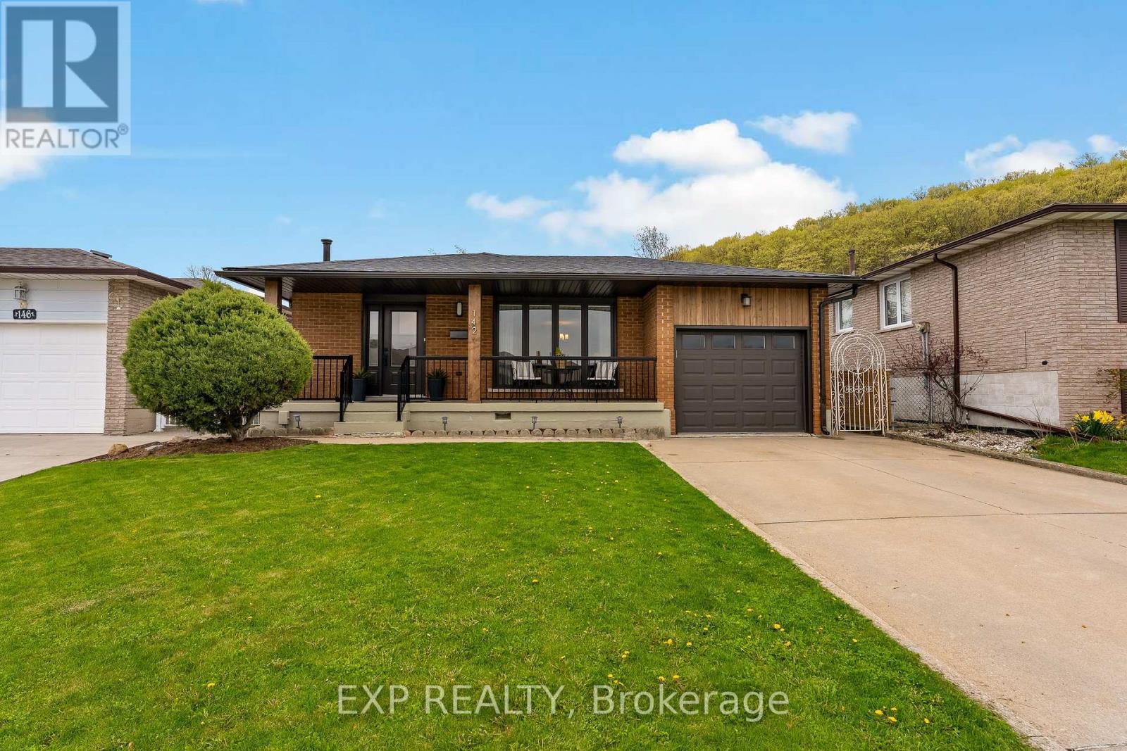 142 Marcella Crescent, Hamilton, Ontario  L8K 6G3 - Photo 2 - X13596604