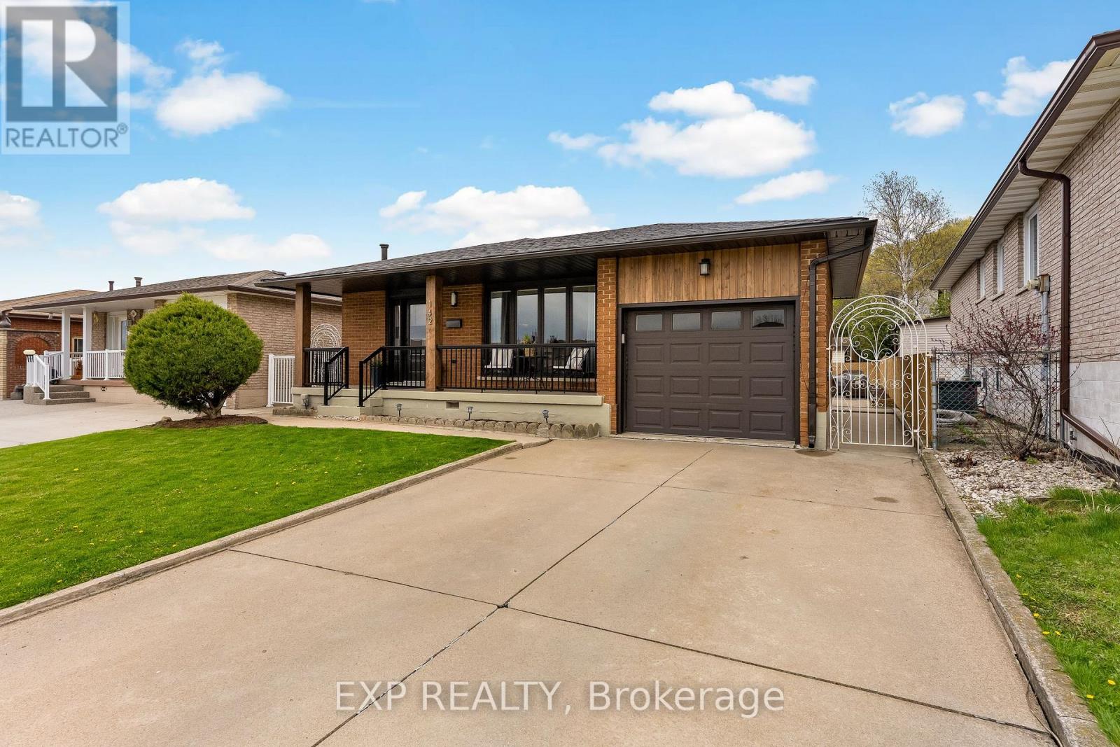 142 Marcella Crescent, Hamilton, Ontario  L8K 6G3 - Photo 3 - X13596604