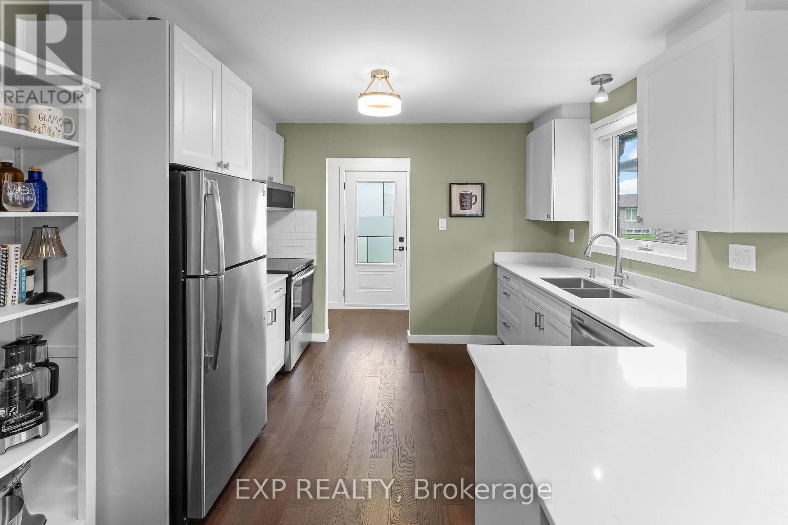 142 Marcella Crescent, Hamilton, Ontario  L8K 6G3 - Photo 7 - X13596604