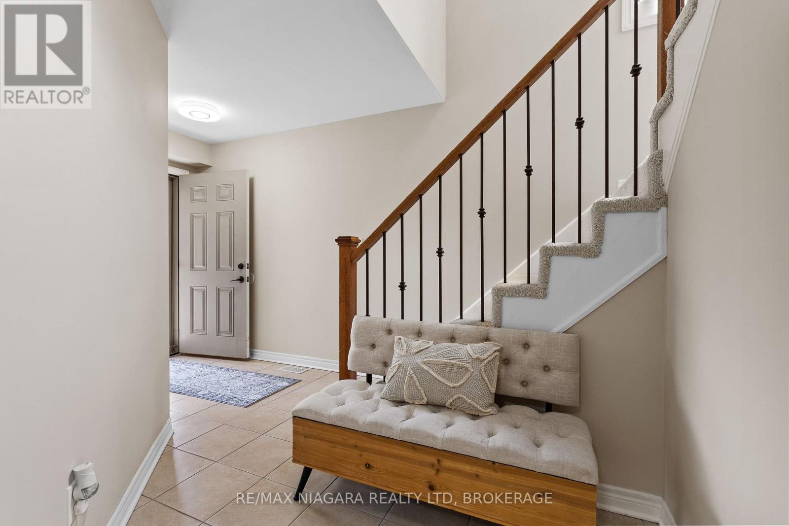 8511 Jennifer Crescent, Niagara Falls, Ontario  L2H 0J3 - Photo 3 - X13596816