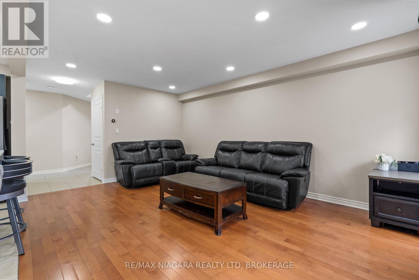 8511 Jennifer Crescent, Niagara Falls, Ontario  L2H 0J3 - Photo 9 - X13596816