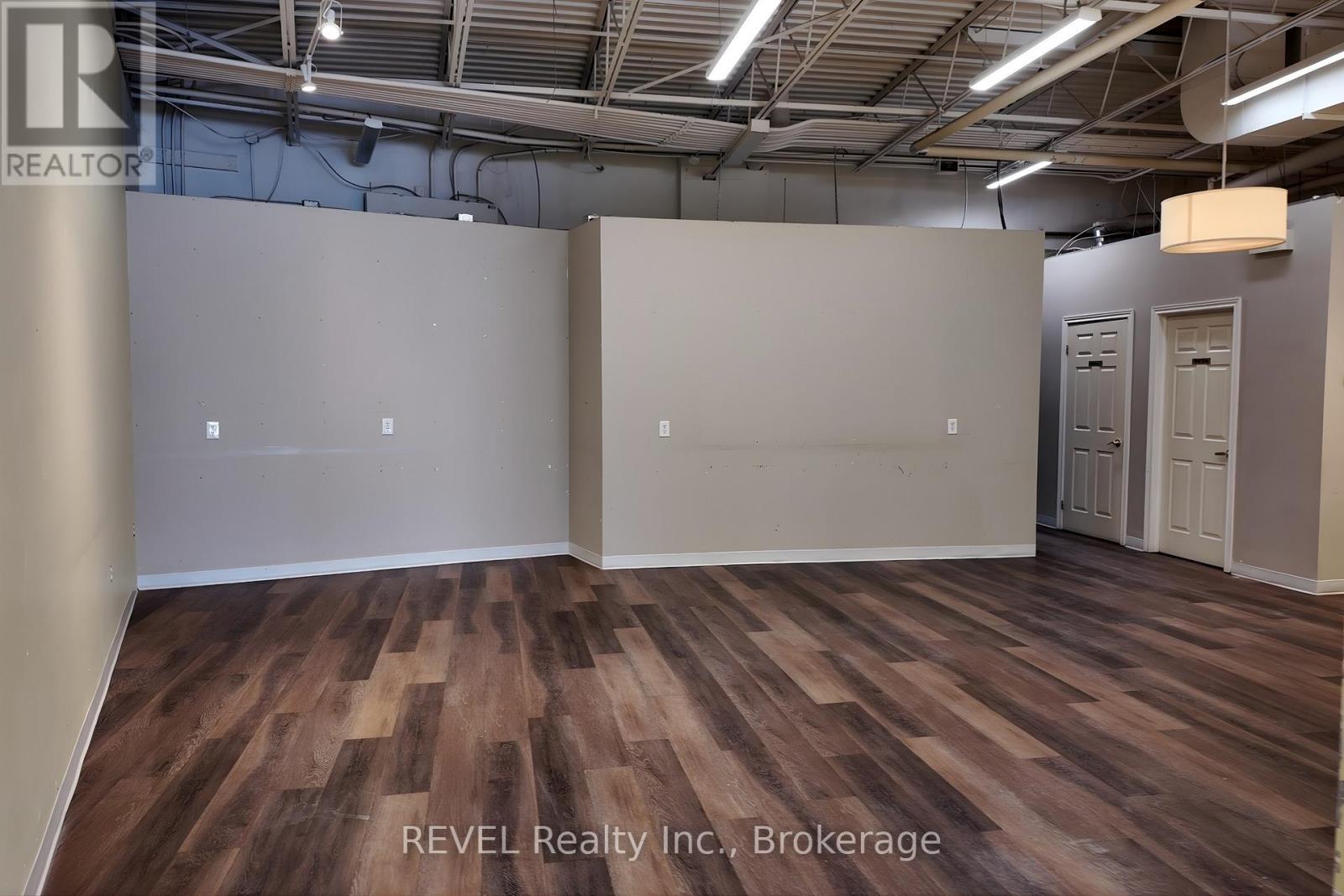 C2 - 211 Martindale Road, St. Catharines, Ontario  L2S 3V7 - Photo 4 - X13597334