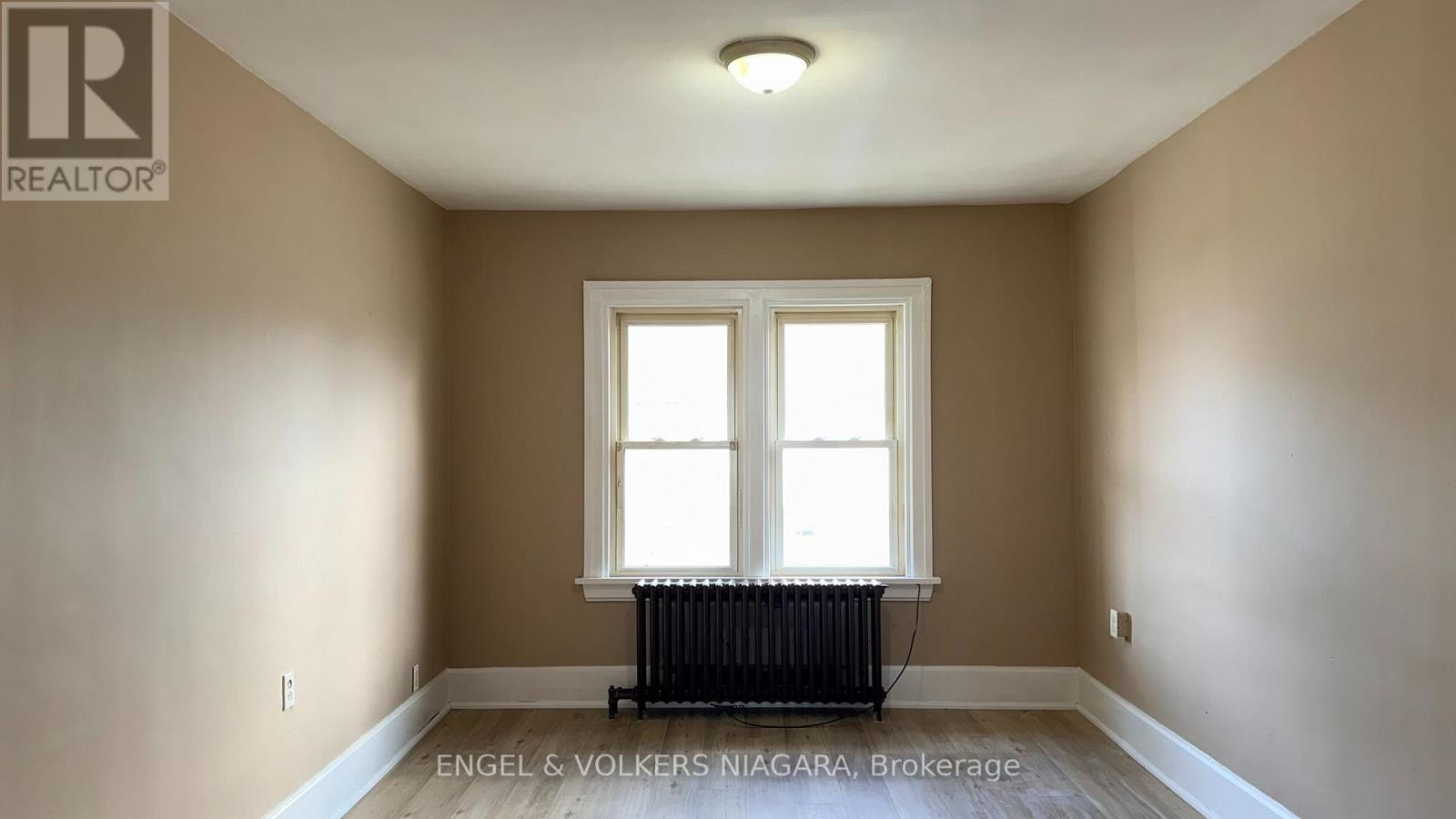 5042 Huron Street N, Niagara Falls, Ontario  L2E 2J7 - Photo 13 - X13598752