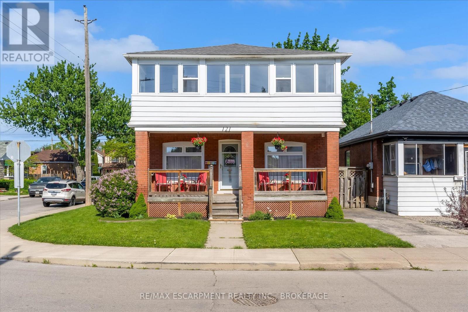 121 EDGEMONT STREET N, Hamilton, Ontario