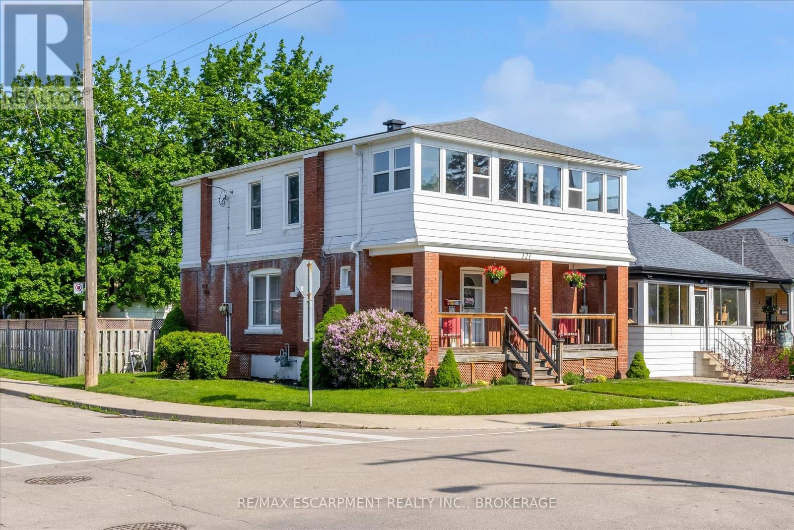 121 Edgemont Street N, Hamilton, Ontario  L8H 4E2 - Photo 2 - X13599054