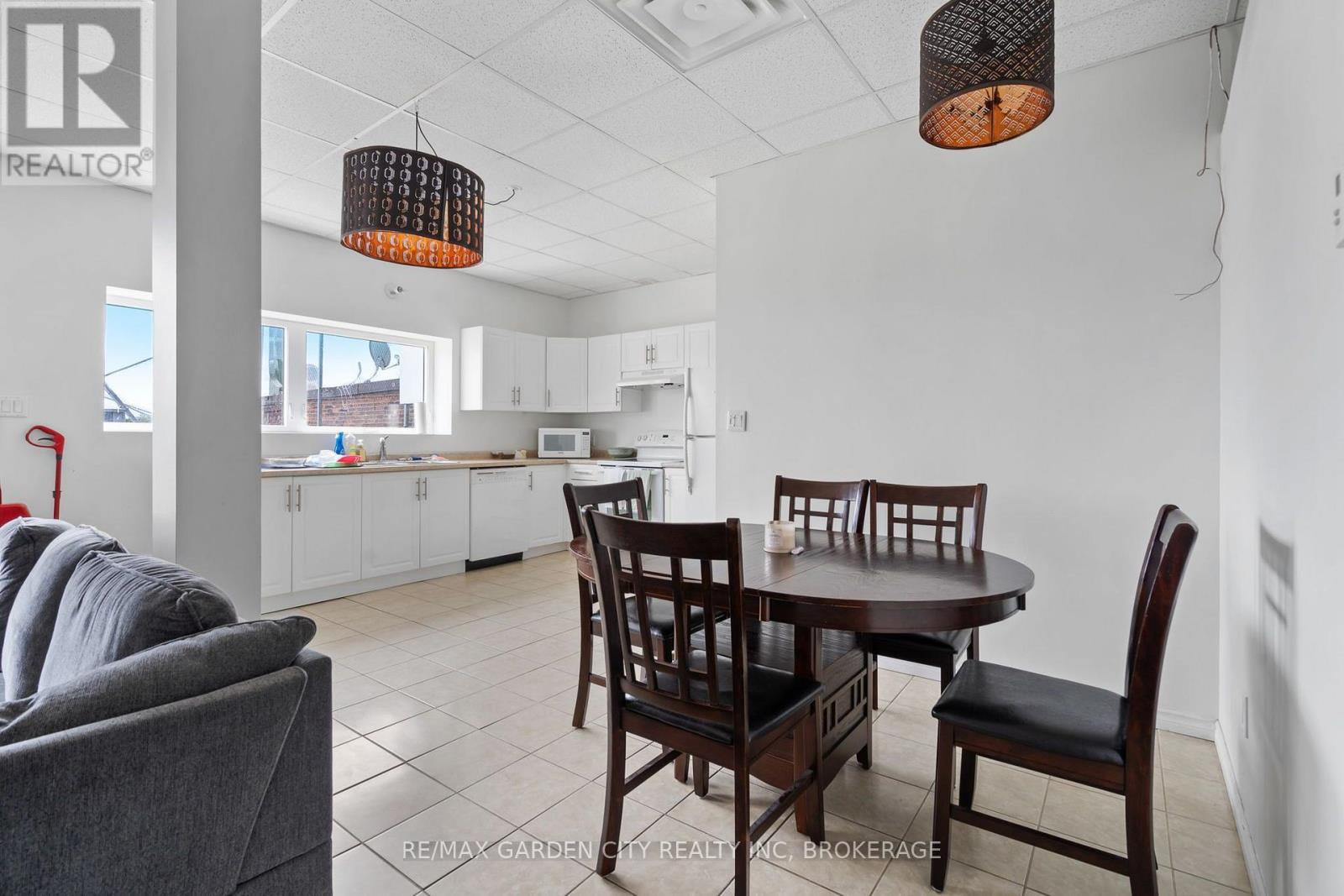 90 St. Paul Street, St. Catharines, Ontario  L2R 3M2 - Photo 6 - X13599446