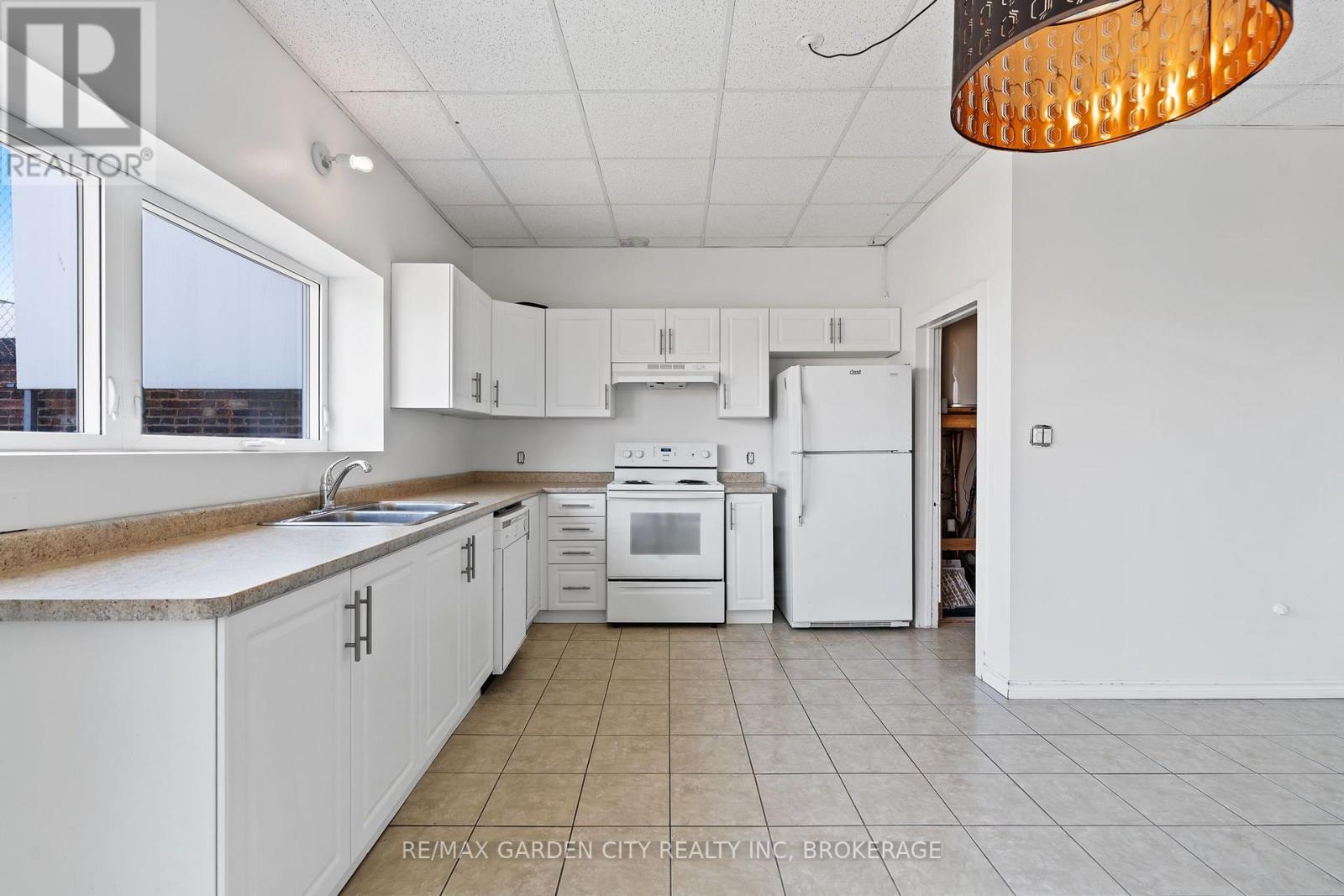 90 St. Paul Street, St. Catharines, Ontario  L2R 3M2 - Photo 7 - X13599446