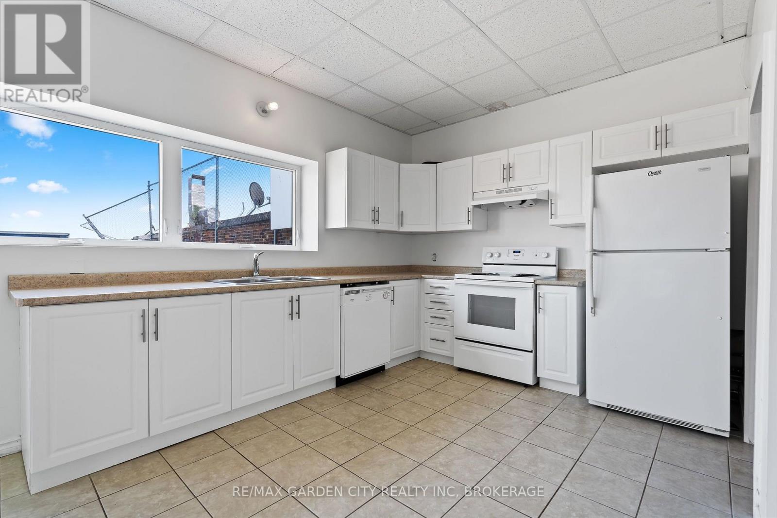 90 St. Paul Street, St. Catharines, Ontario  L2R 3M2 - Photo 8 - X13599446