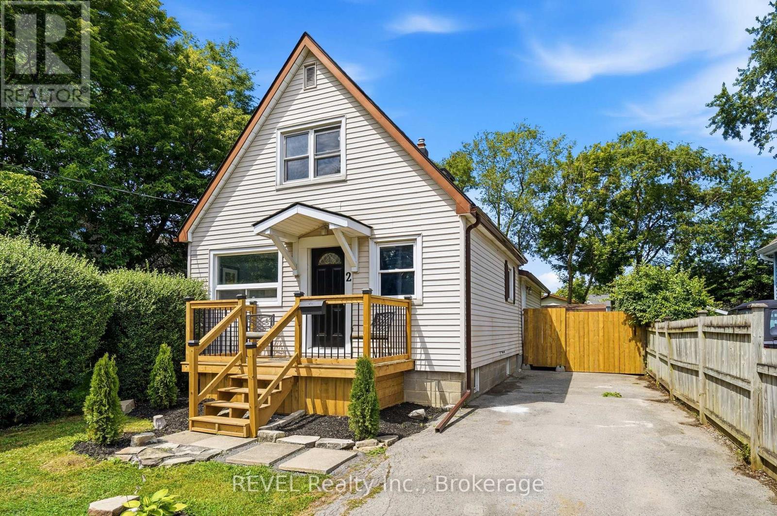 2 KENT STREET, St. Catharines, Ontario