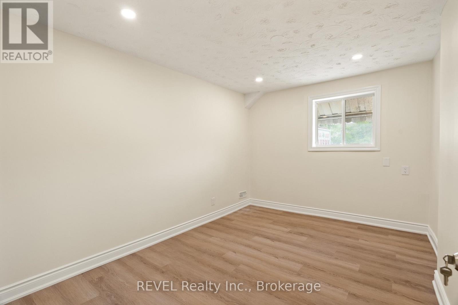 5829 Ferry Street, Niagara Falls, Ontario  L2G 1S8 - Photo 33 - X13599838