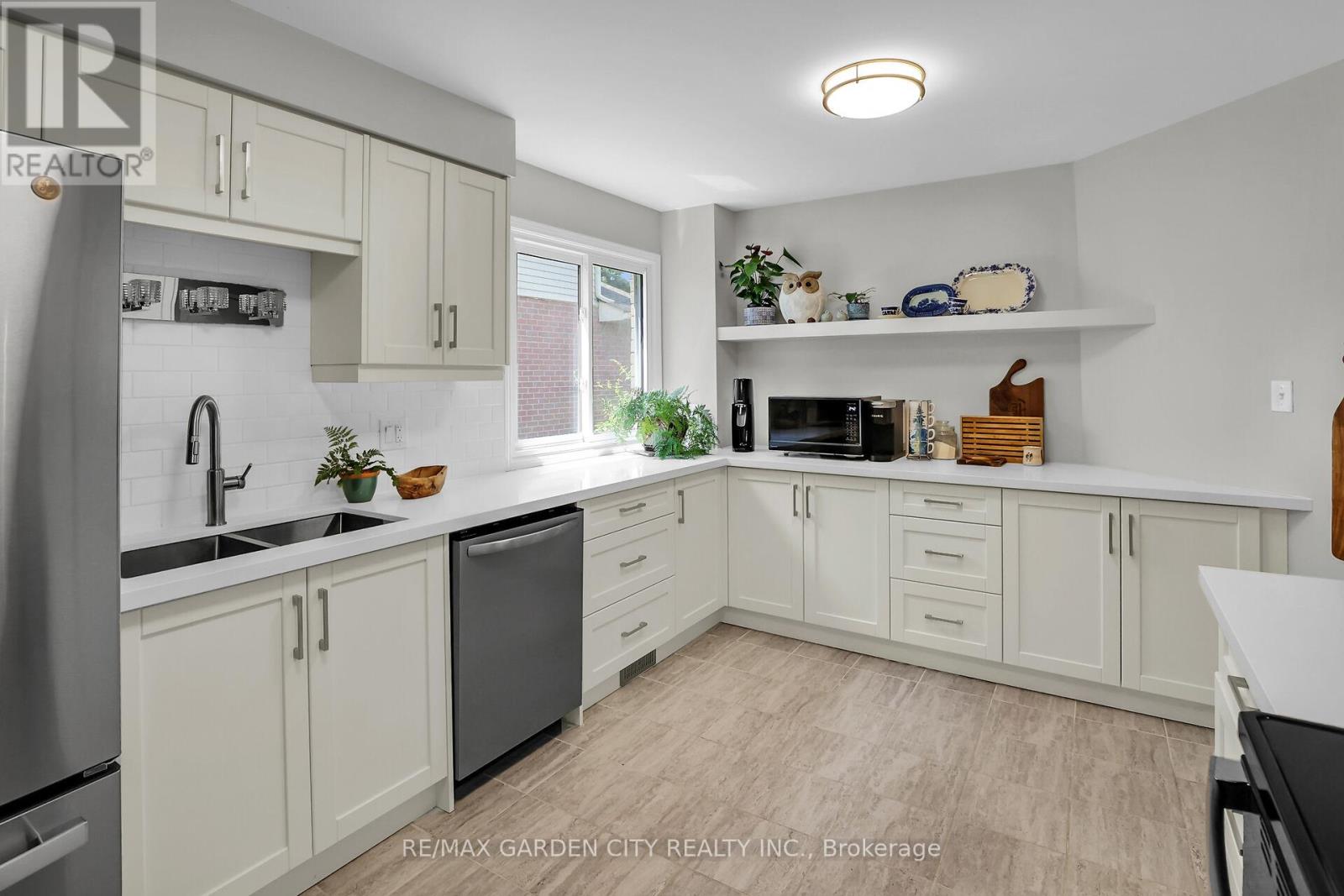 4542 Ivy Gardens Crescent, Lincoln, Ontario  L3J 0B3 - Photo 4 - X13599962
