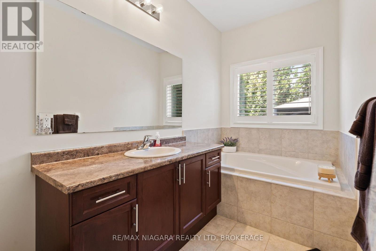 4385 Cinnamon Grove, Niagara Falls, Ontario  L2G 0G2 - Photo 16 - X13600124