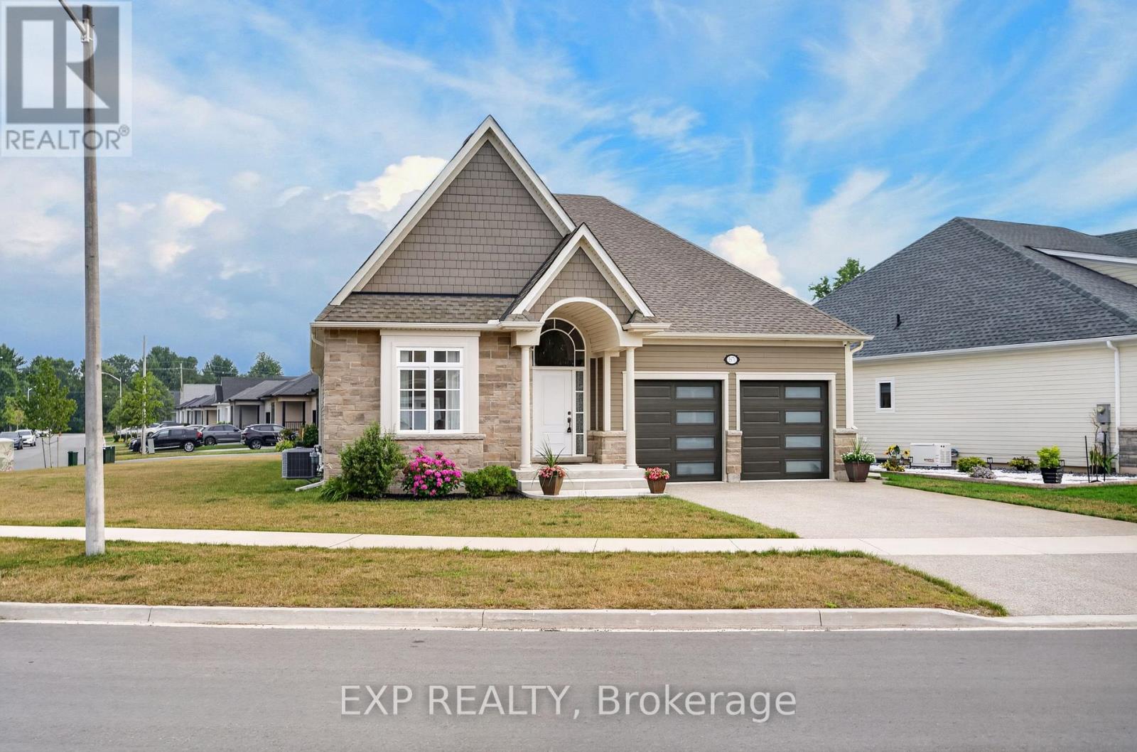 3571 Whispering Woods Trail, Fort Erie, Ontario  L0S 1N0 - Photo 2 - X13600322