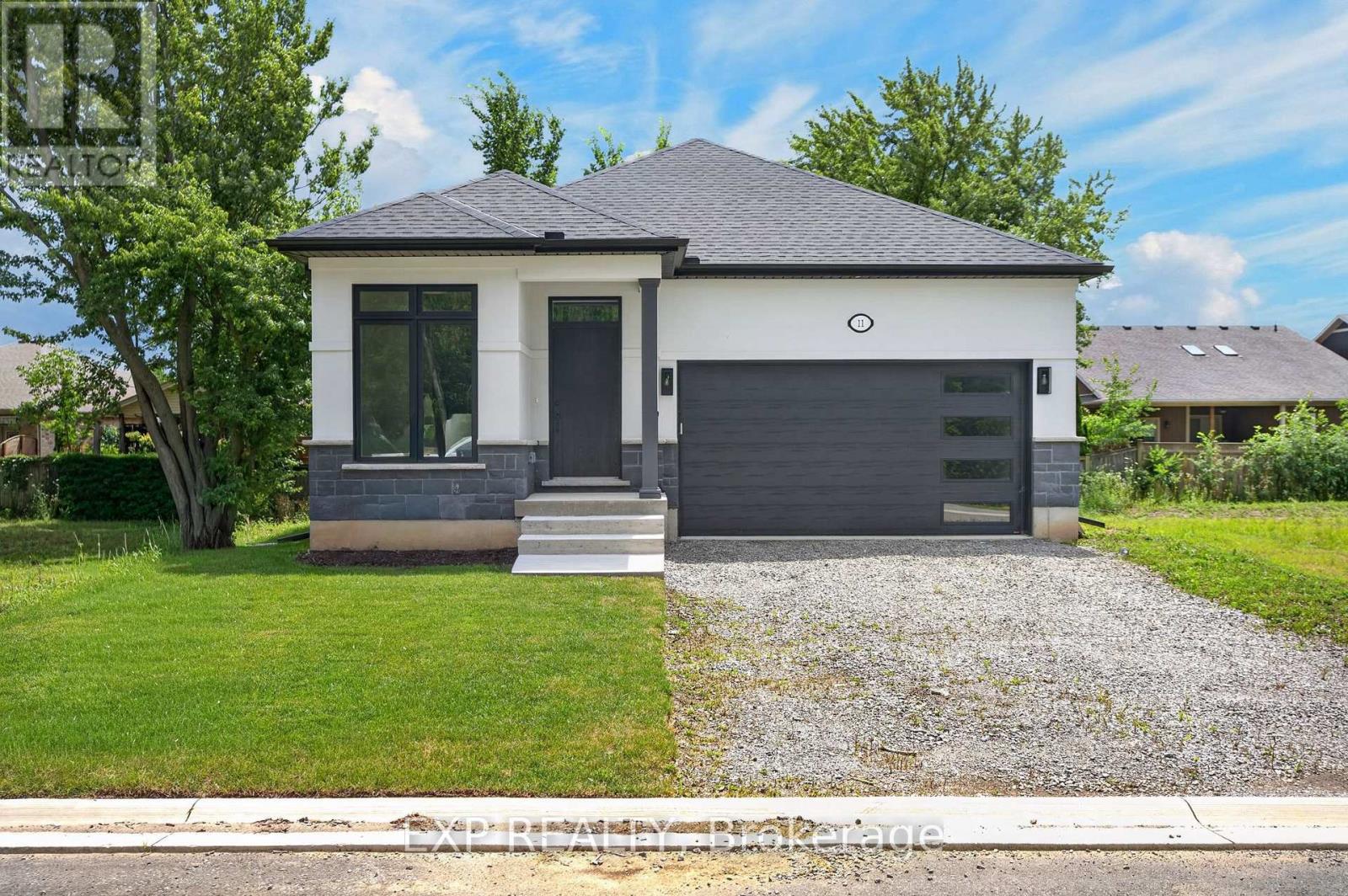 11 STICKLES STREET, Pelham, Ontario