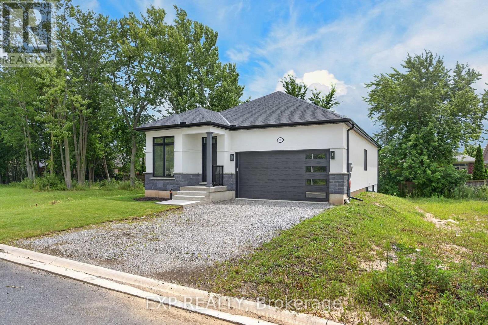 11 Stickles Street, Pelham, Ontario  L3C 3C3 - Photo 2 - X13600348