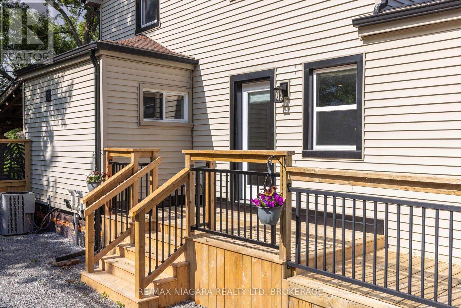 93 First Street, Welland, Ontario  L3B 4R8 - Photo 2 - X13601512