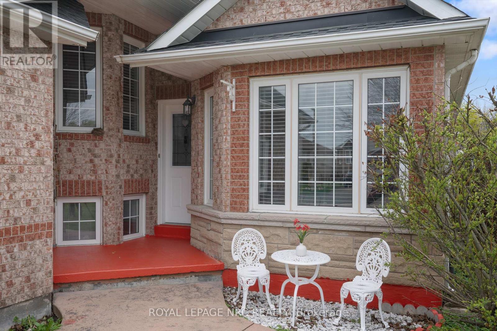 147 St. Lawrence Drive, Welland, Ontario  L3C 7H6 - Photo 2 - X13602942
