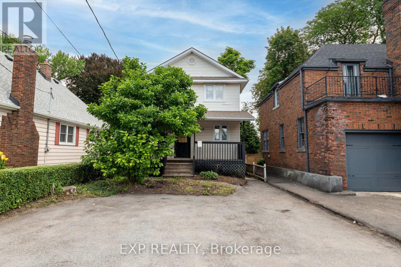220 Geneva Street, St. Catharines, Ontario  L2R 4P8 - Photo 2 - X13604036
