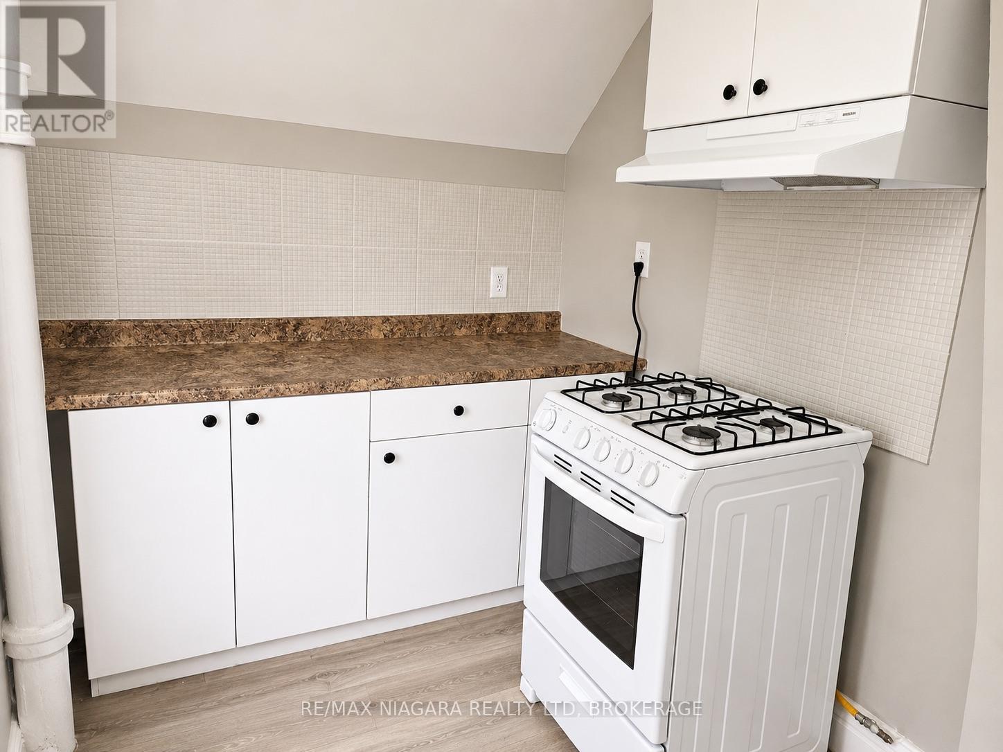 3 - 23 Avenue Place, Welland, Ontario  L3B 4B2 - Photo 5 - X13604100