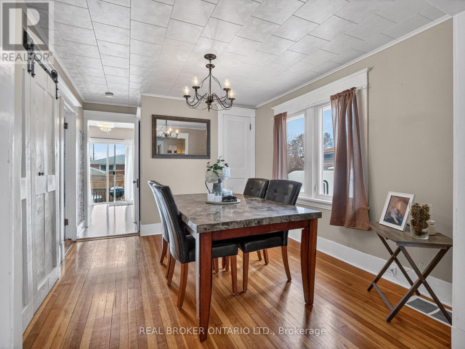 65 Christmas Street, Port Colborne, Ontario  L3K 1M4 - Photo 3 - X13604244