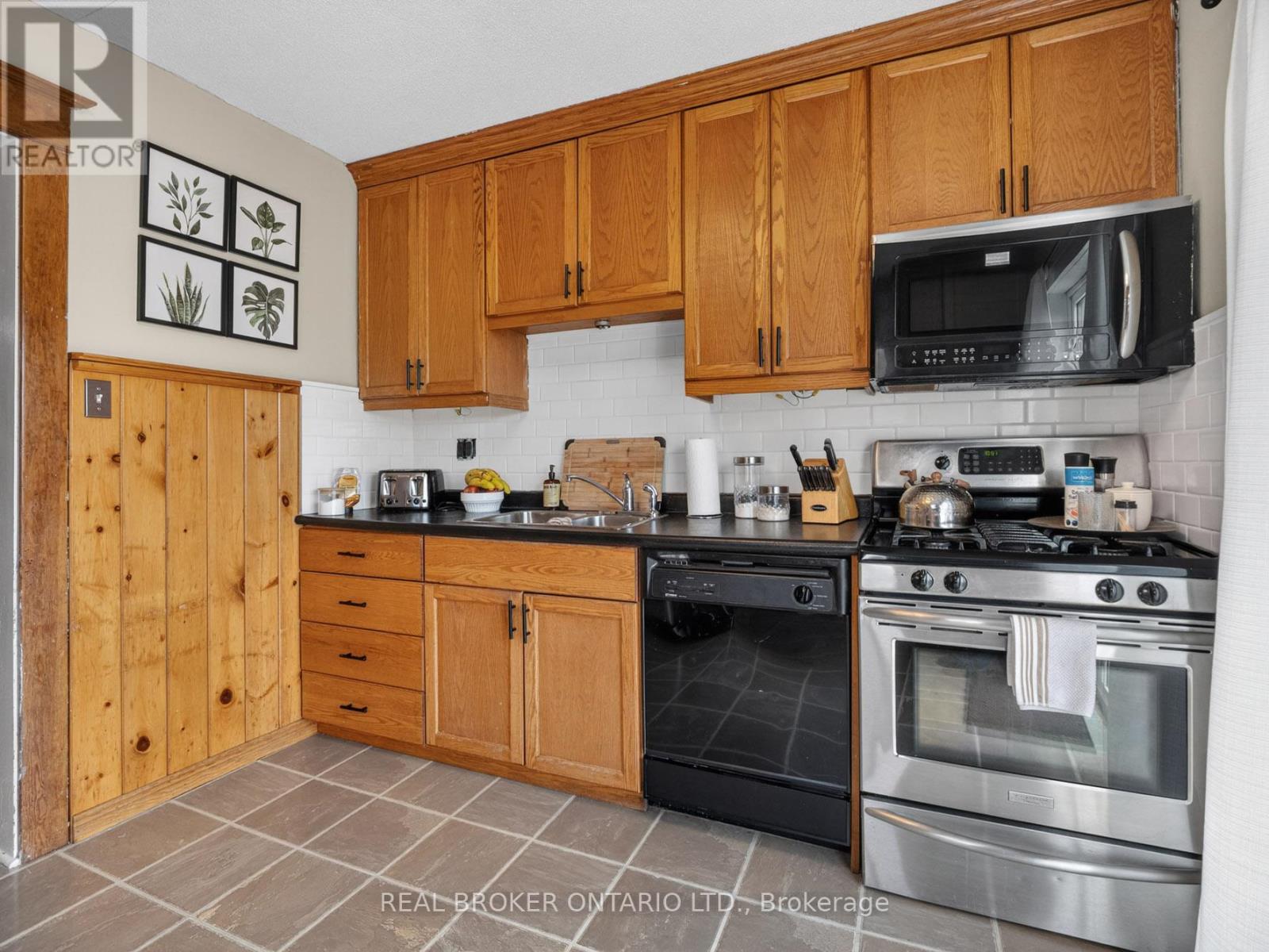 65 Christmas Street, Port Colborne, Ontario  L3K 1M4 - Photo 8 - X13604244