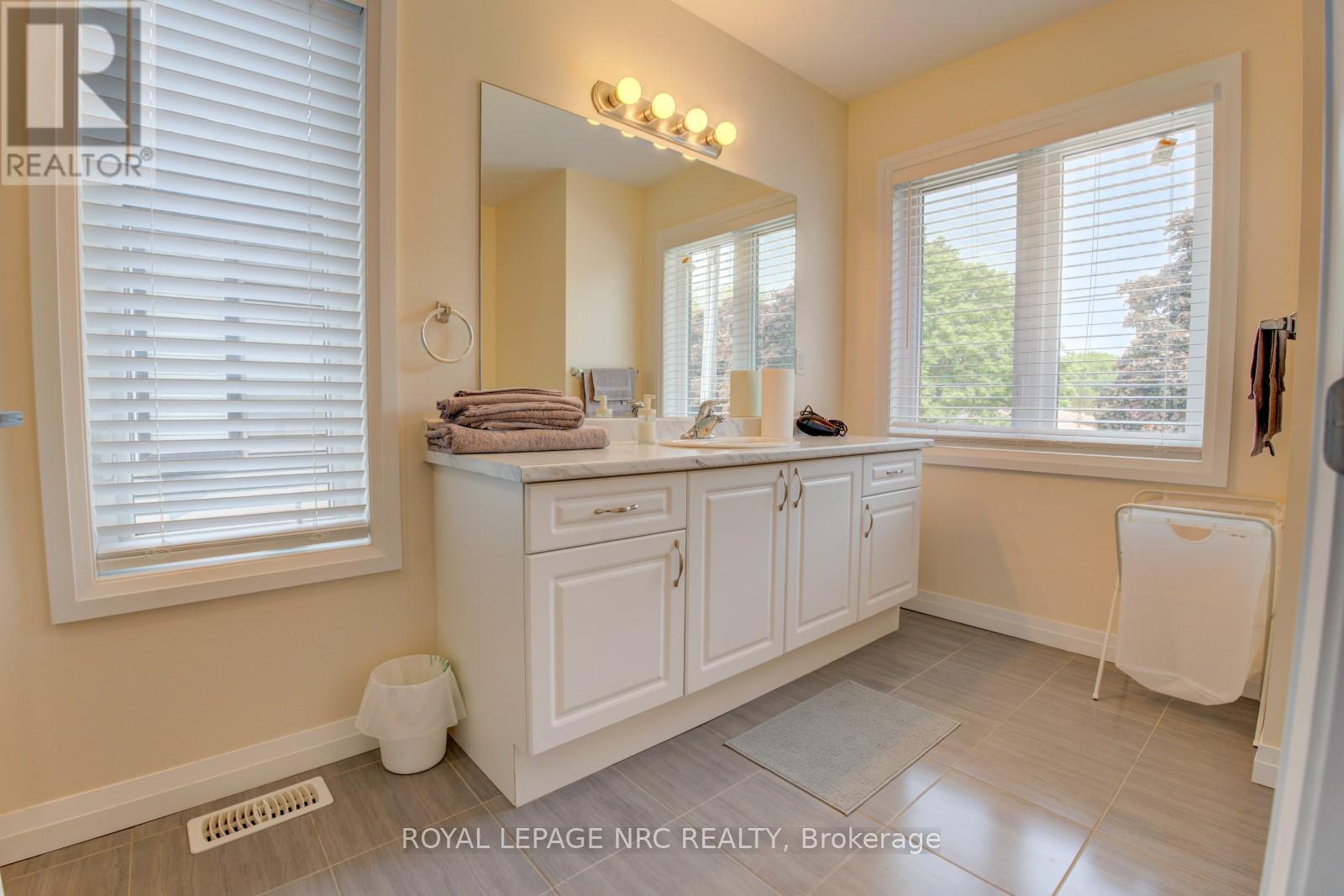 4901 Pettit Avenue, Niagara Falls, Ontario  L2E 0B7 - Photo 12 - X13605082