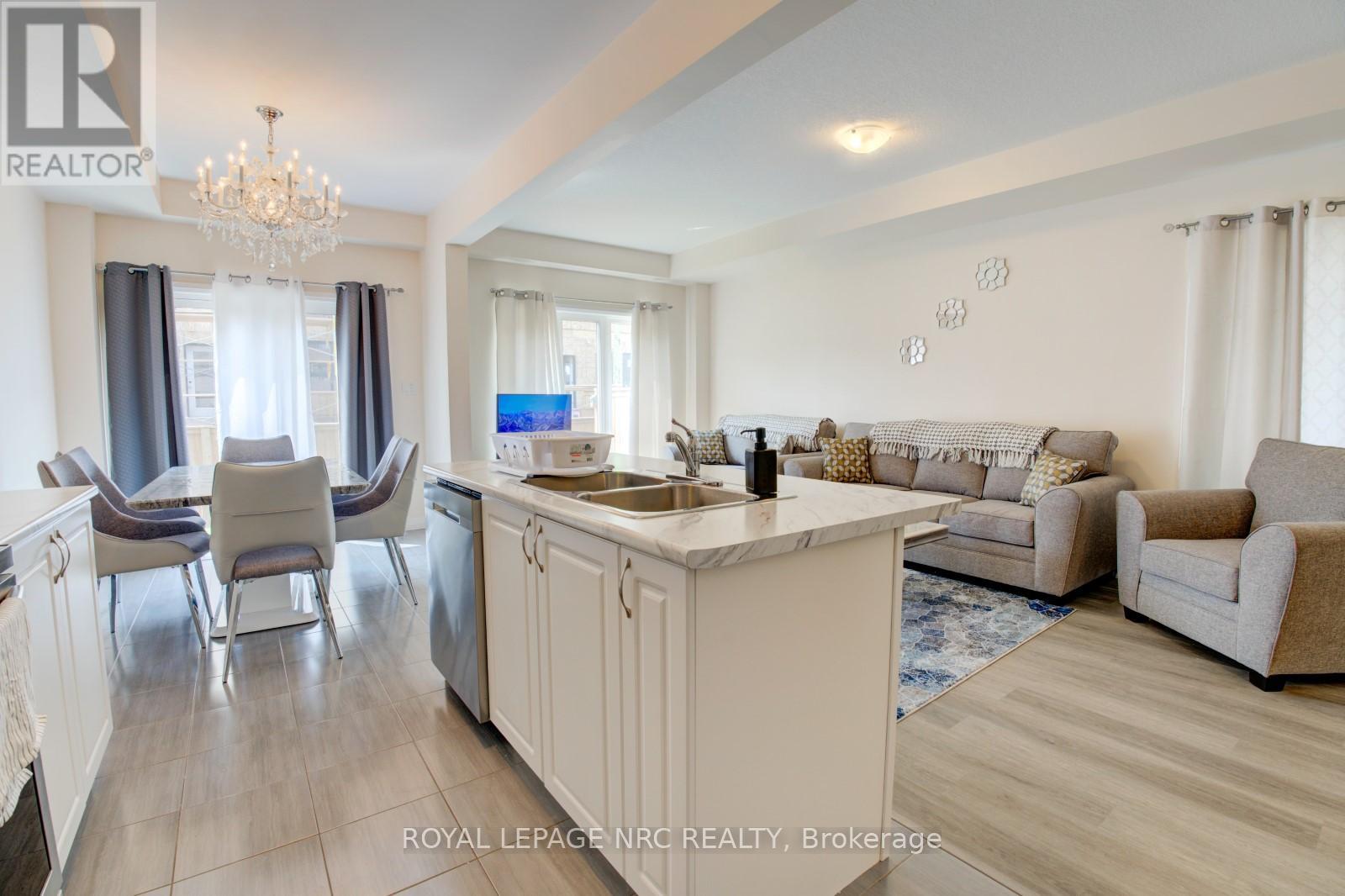 4901 Pettit Avenue, Niagara Falls, Ontario  L2E 0B7 - Photo 4 - X13605082
