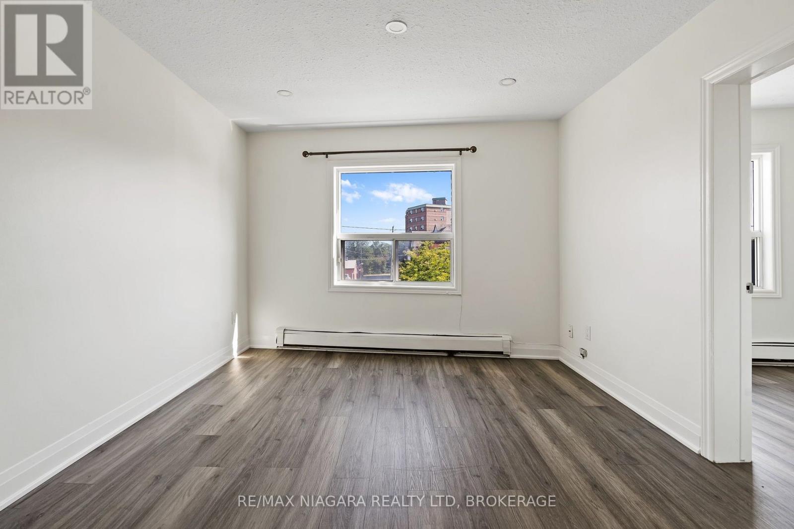 2 - 237 Church Street, St. Catharines, Ontario  L2R 3E8 - Photo 3 - X13605914