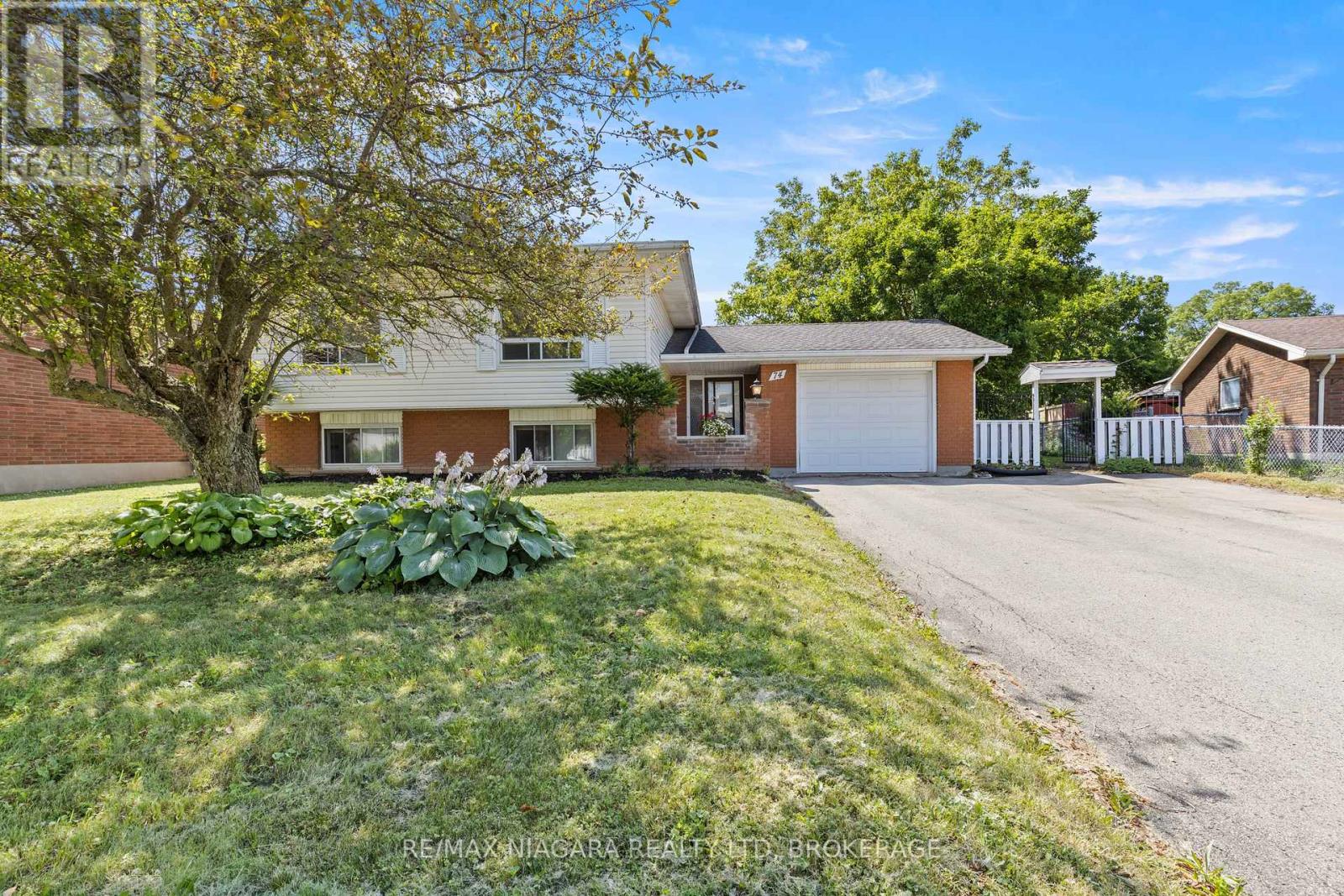 74 Westwood Crescent, Welland, Ontario  L3C 4R3 - Photo 2 - X13605970