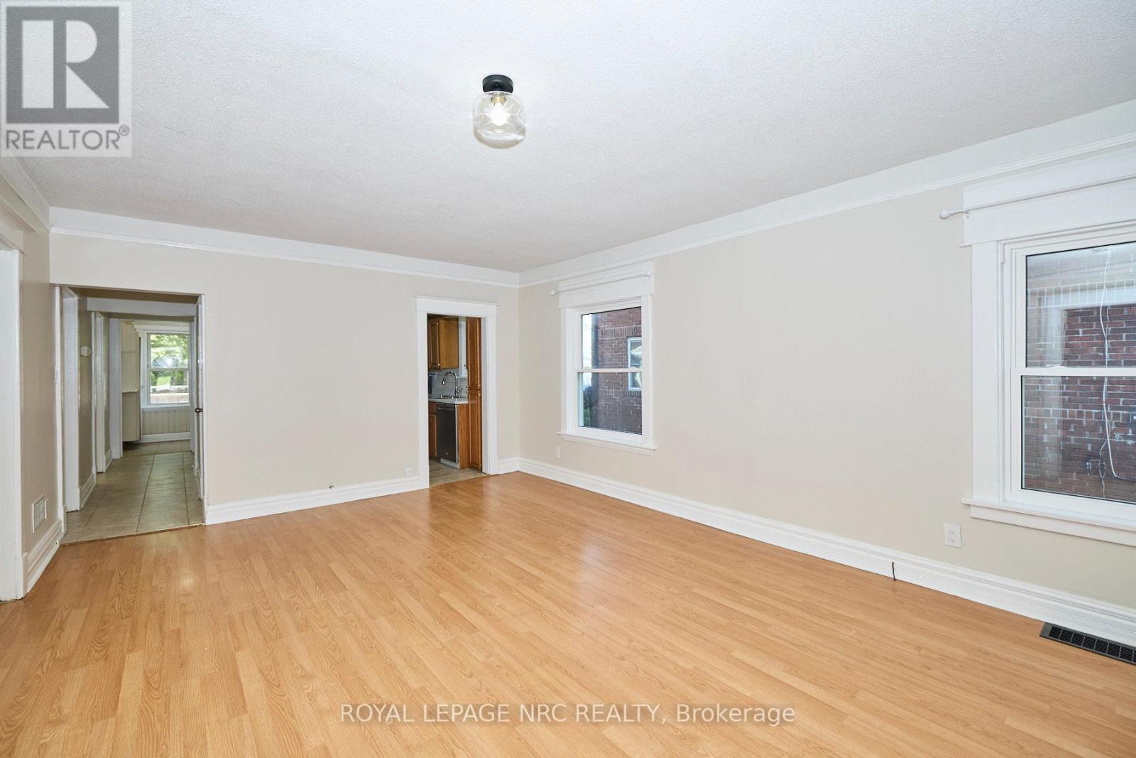 4592 Sixth Avenue, Niagara Falls, Ontario  L2E 4T3 - Photo 7 - X13606002