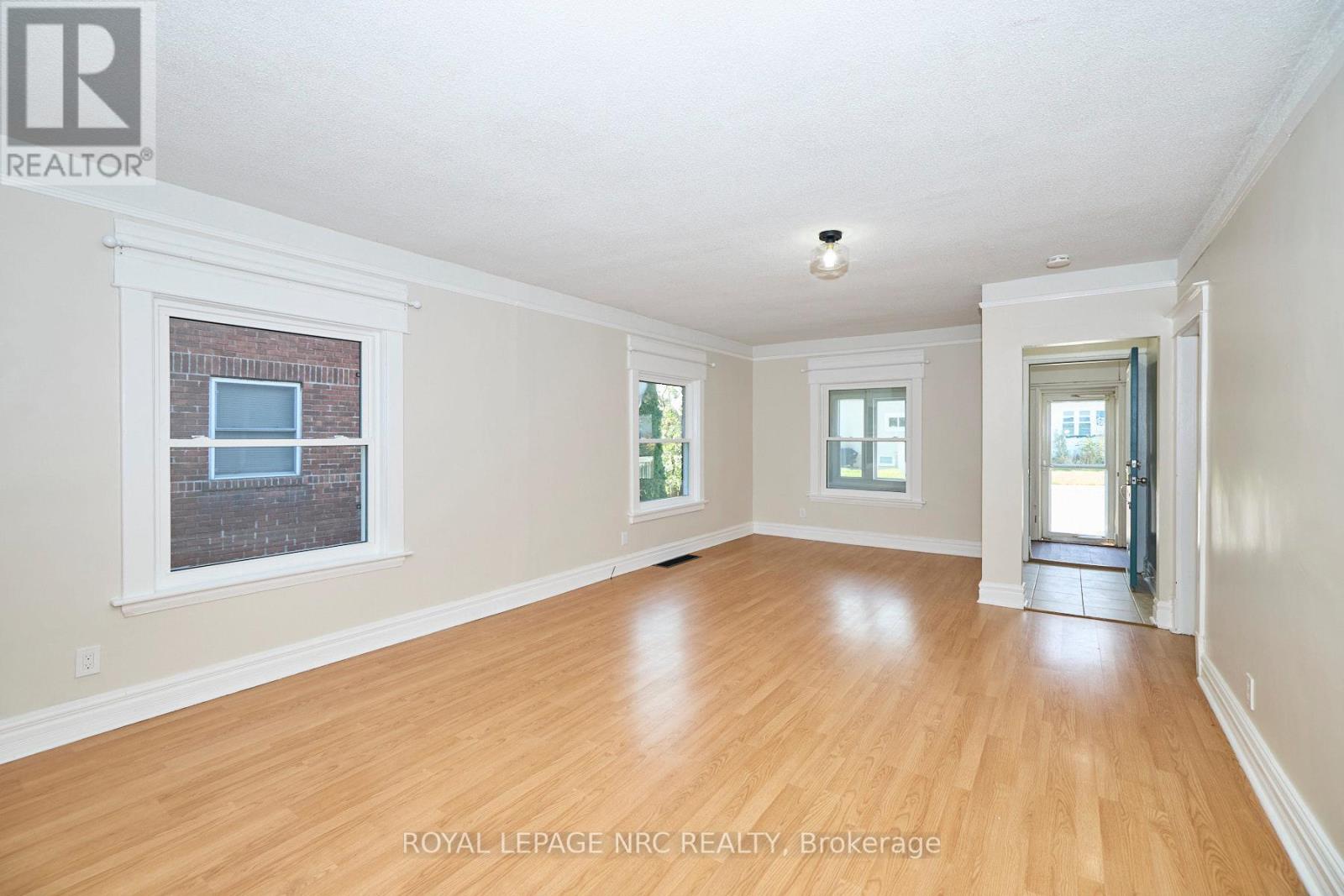 4592 Sixth Avenue, Niagara Falls, Ontario  L2E 4T3 - Photo 8 - X13606002