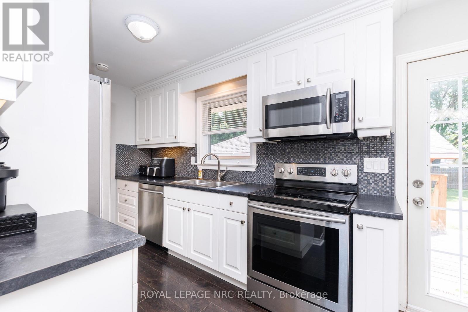 3676 Dorchester Road, Niagara Falls, Ontario  L2J 3A5 - Photo 16 - X13606006